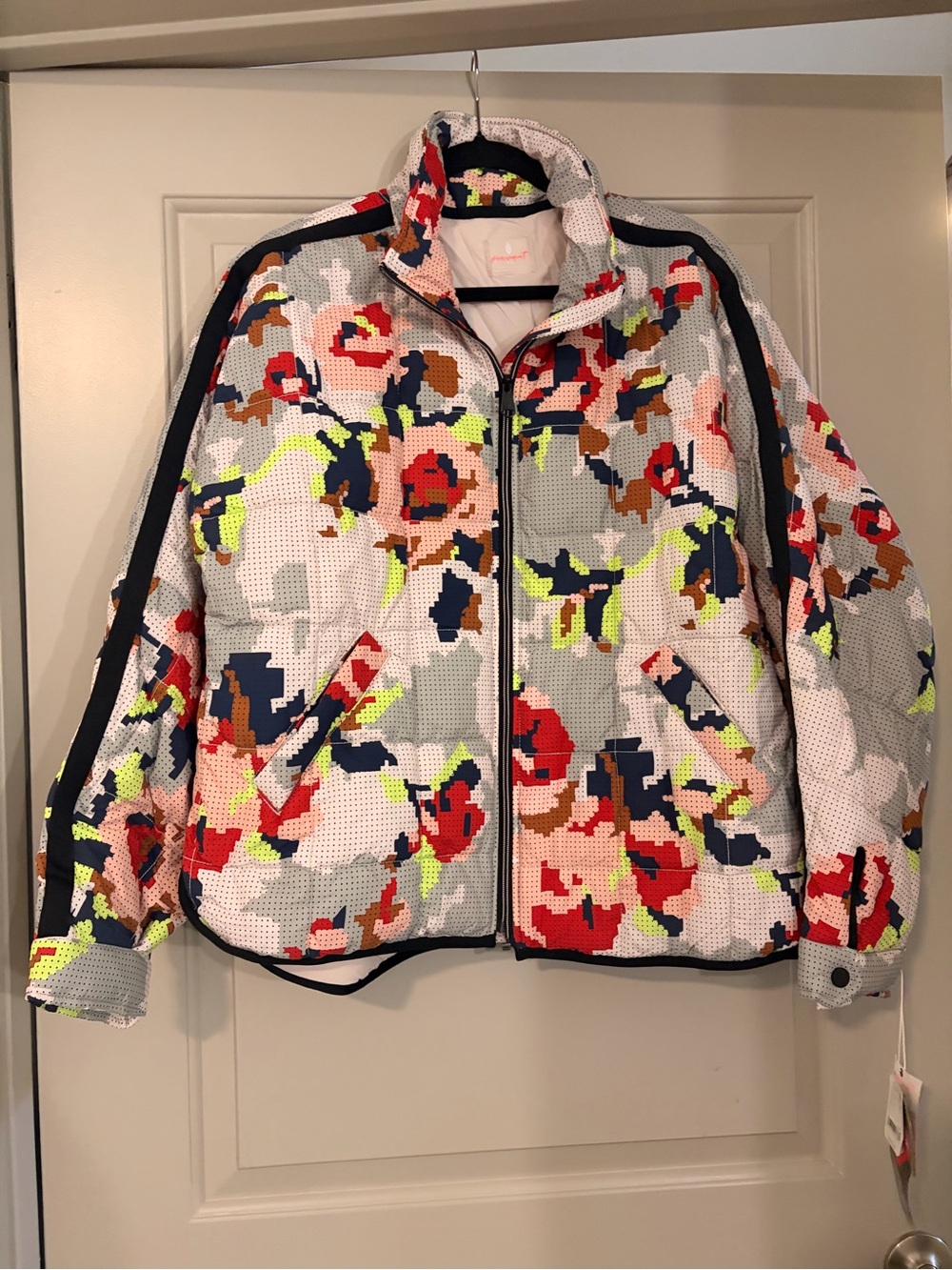 FP Movement Pippa Packable Printed Puffer Jacket Cross Stitch Floral L NWT - Picture 8 of 9